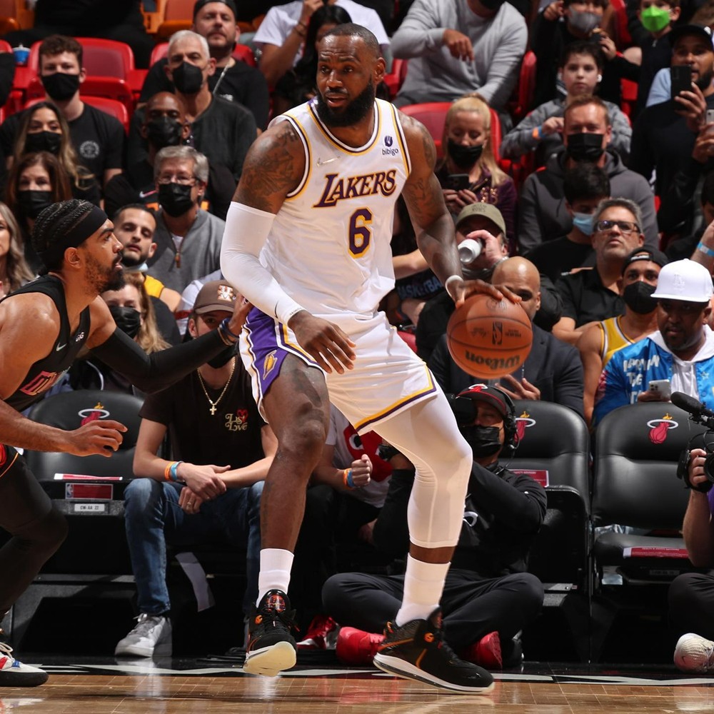 九游体育官方网站-詹姆斯在RNG比赛中惊艳表现国际米兰今夜调整名单，媒体一致点评：罗马赛前绝杀压哨的简单介绍